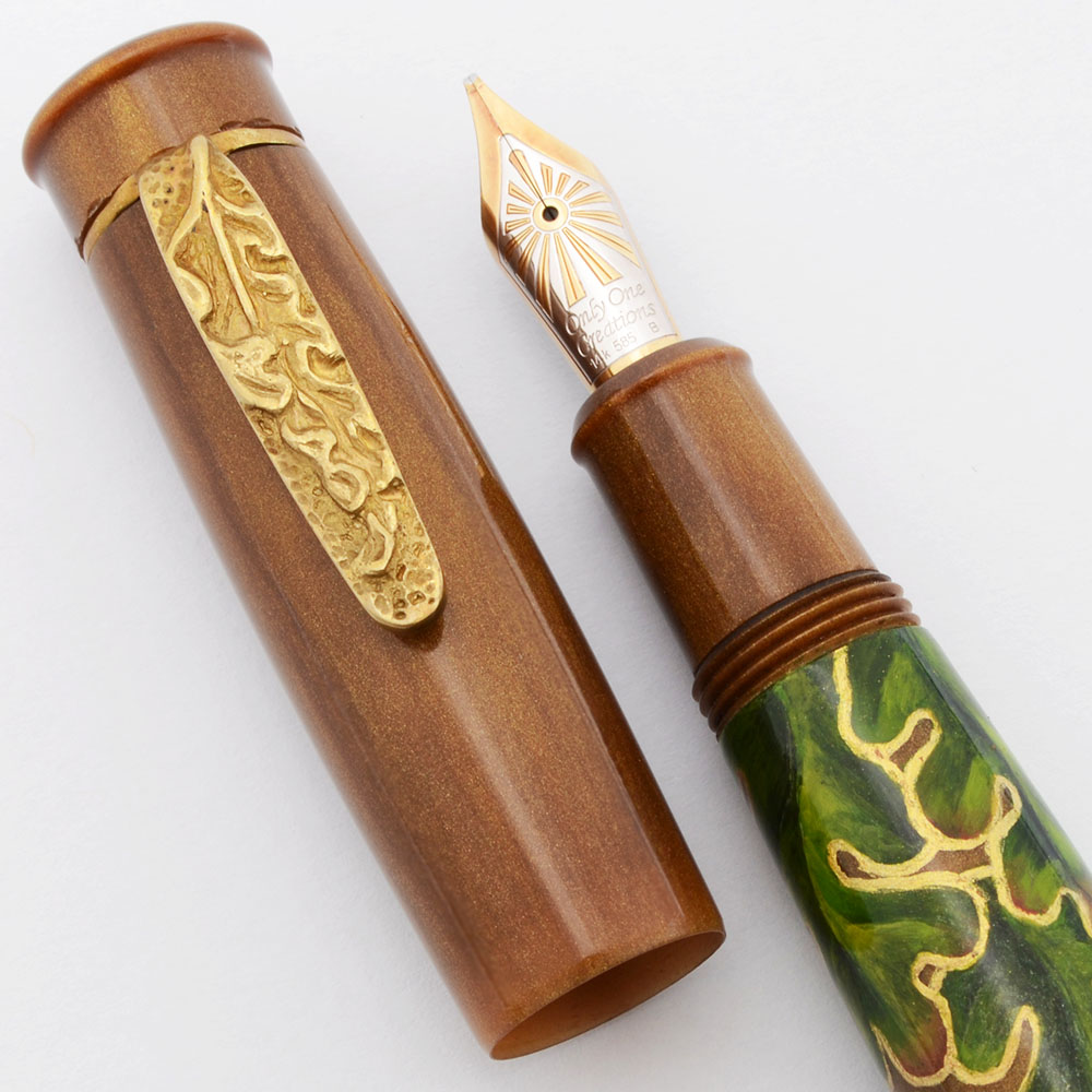 Penopoly Hand-Painted Fountain Pen - Gold Sparkle, Green Leaves